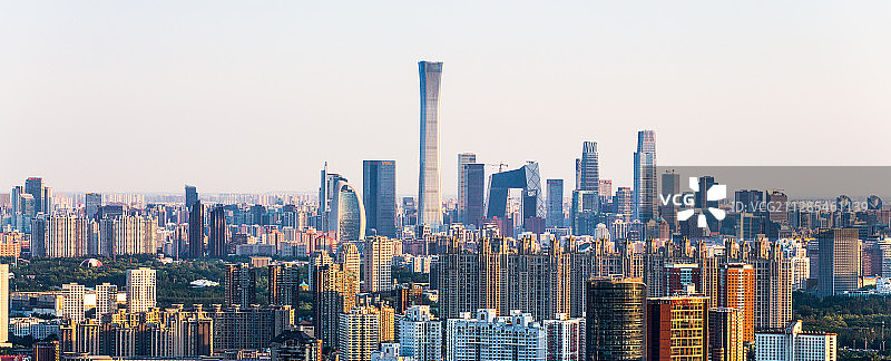 金色时刻落日余晖阳光照耀首都北京朝阳国贸望京城市天际线CBD图片素材