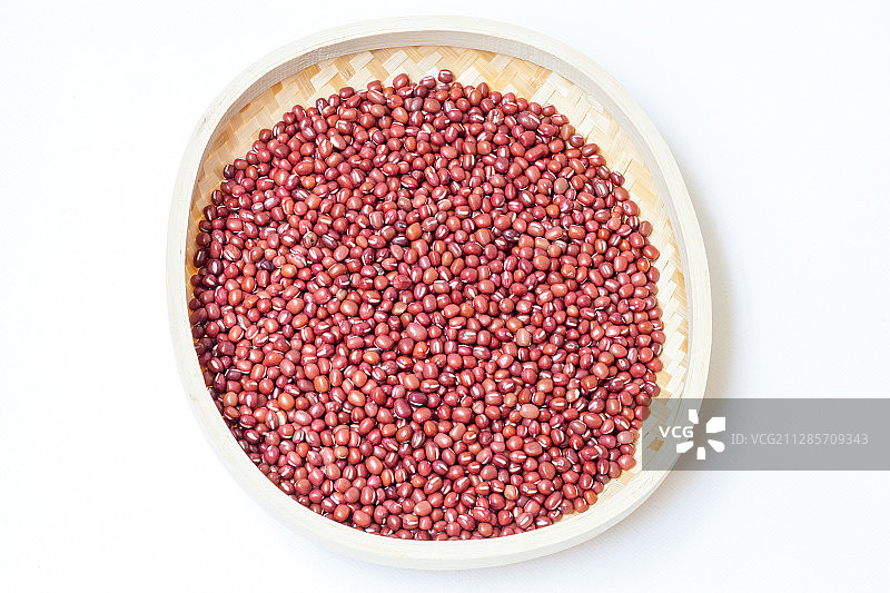 红豆在白色的背景上图片素材