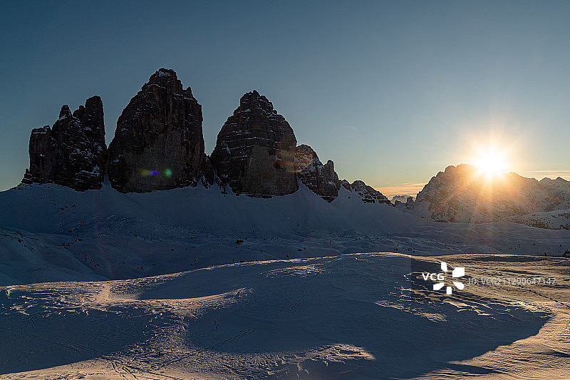 意大利Dolomites著名的drei zinnen山日落图片素材