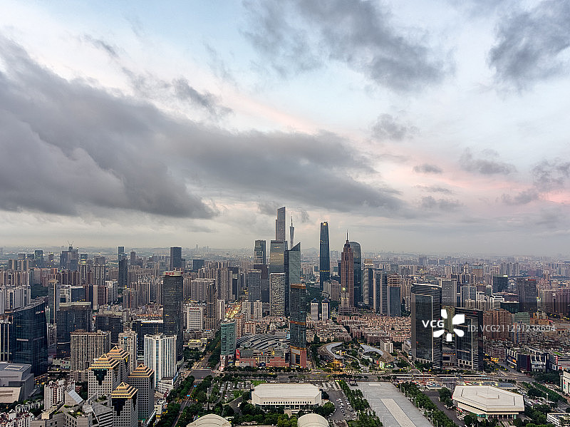 航拍视角下的广州珠江新城城市天际线图片素材