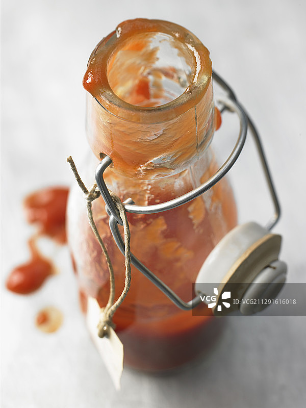 自制番茄酱，装在翻盖瓶里图片素材