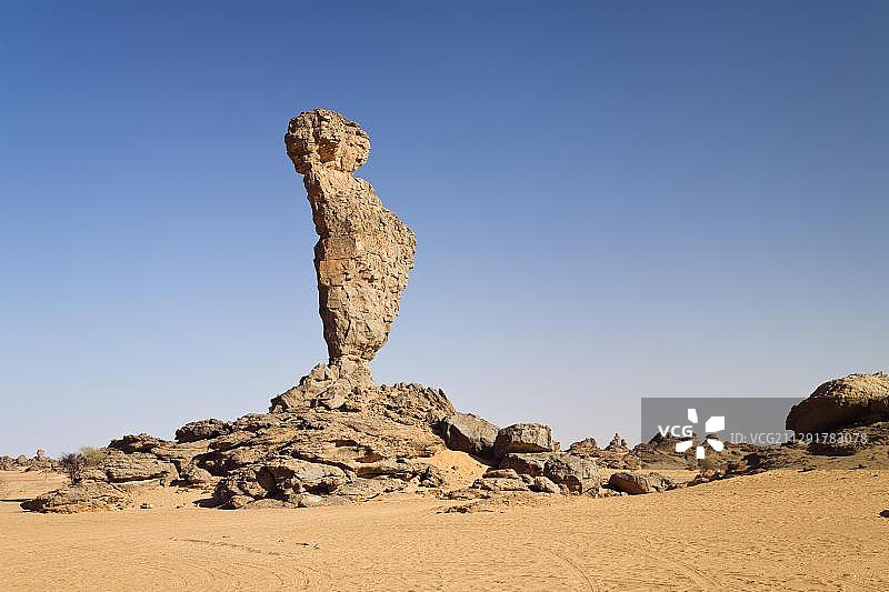 奇异的岩层在利比亚沙漠，阿acus山脉或塔德拉特阿acus，利比亚，北非，非洲图片素材