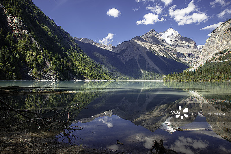 罗布森山倒影在湖中，贾斯珀国家公园，加拿大图片素材
