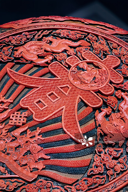 文物漆器剔花剔红富春宝盒，清代清朝中期，浙江省博物馆藏。图片素材