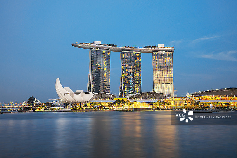 新加坡滨海湾金沙酒店正面图片素材