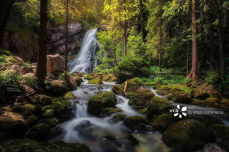 森林瀑布风景，戈林和萨尔扎克，奥地利图片素材
