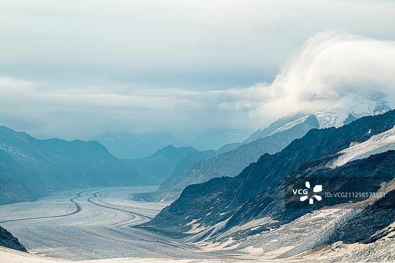 风景雪山对天空，Lauterbrunnen，瑞士图片素材