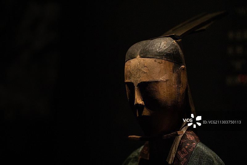 湖南省博物馆暨长沙马王堆汉墓藏品 “冠人”俑图片素材
