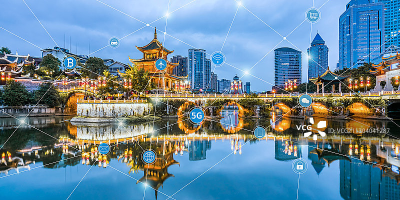 中国贵州贵阳甲秀楼夜景和5G城市概念图片素材