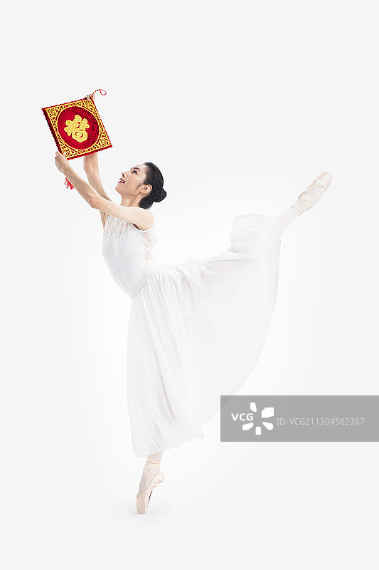 芭蕾舞者手拿春节福图片素材