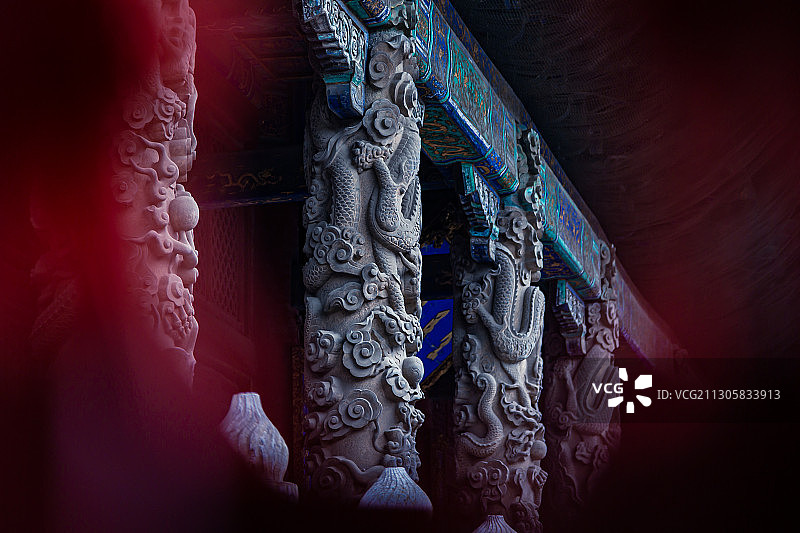 2020年10月5日，山东曲阜孔庙，大成殿的龙柱。图片素材