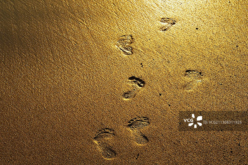 高角度的脚印在沙滩上，纳米比亚图片素材
