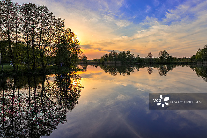 日落时分，白俄罗斯的湖泊图片素材