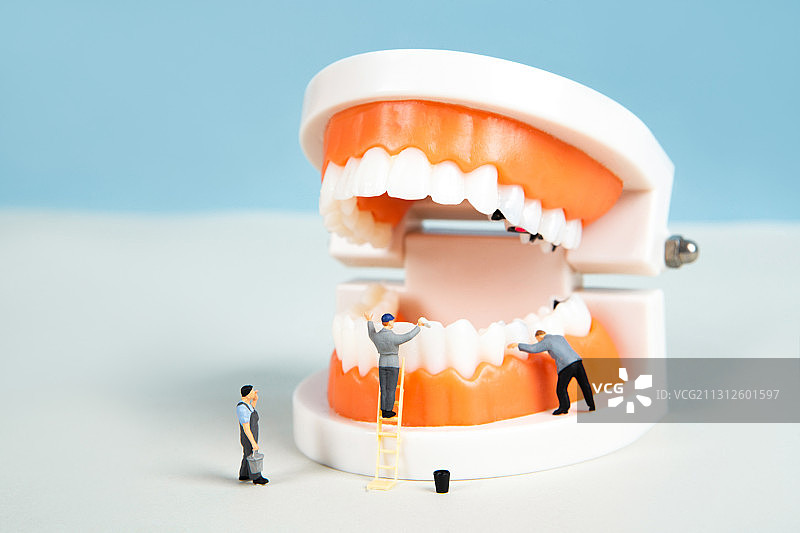 清洁员清洁牙齿保护牙齿全国爱牙日图片素材