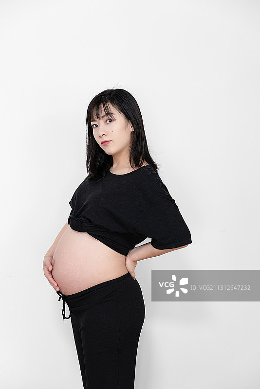亚洲女性怀孕过程记录照片图片素材
