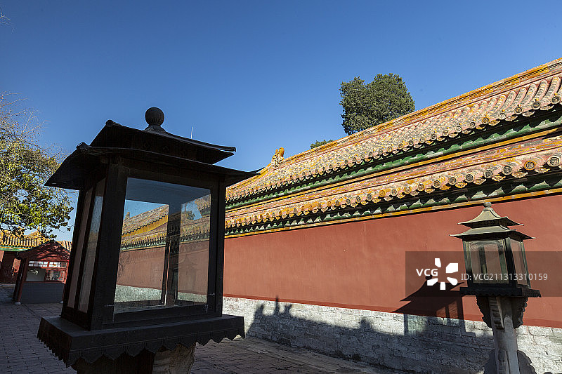 光影中的北京故宫（紫禁城）宫灯图片素材