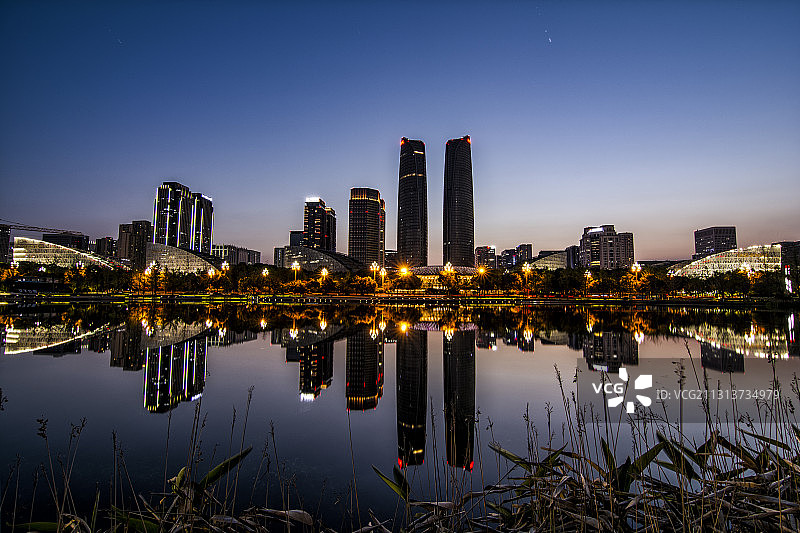 成都高新区金融城夜景图片素材