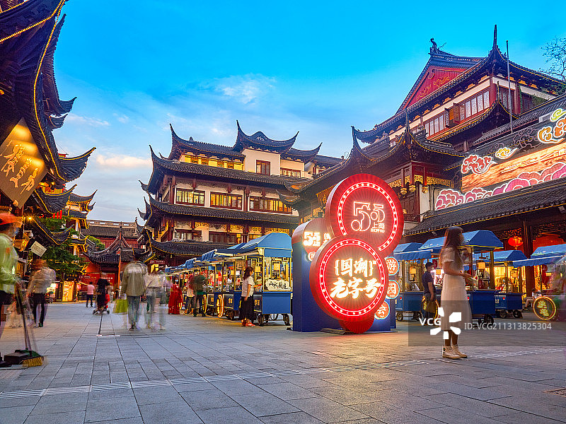 上海豫园风光和55国潮老字号消费节图片素材
