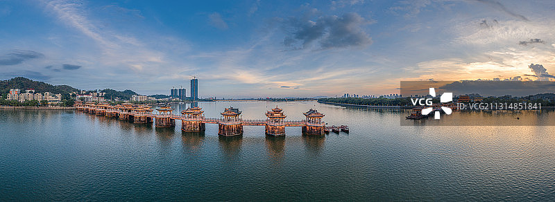 广东潮州古城广济桥与广济门日落全景航拍图片素材