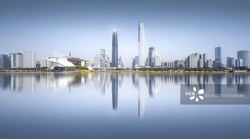 广州市珠江新城水面倒影风光图片素材