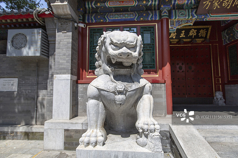 北京方家胡同前石狮图片素材