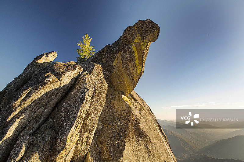 摩洛岩:美国约塞米蒂红杉国家公园的花岗岩露头景观。图片素材