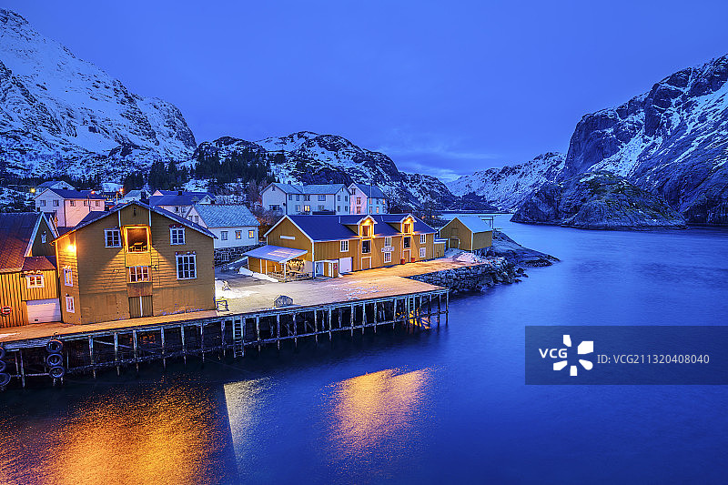 挪威，诺德兰，罗浮敦，努斯峡湾，努斯峡湾港，渔民的房子图片素材