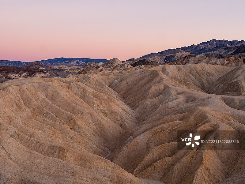 美国死亡谷国家公园，日落时分的沙漠风景图片素材