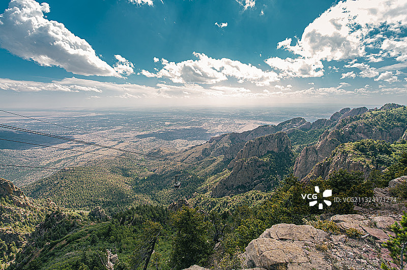 美国新墨西哥州圣地亚峰顶看缆车攀爬图片素材