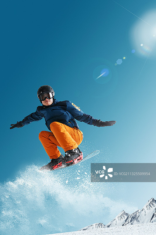 滑雪的青年男人图片素材