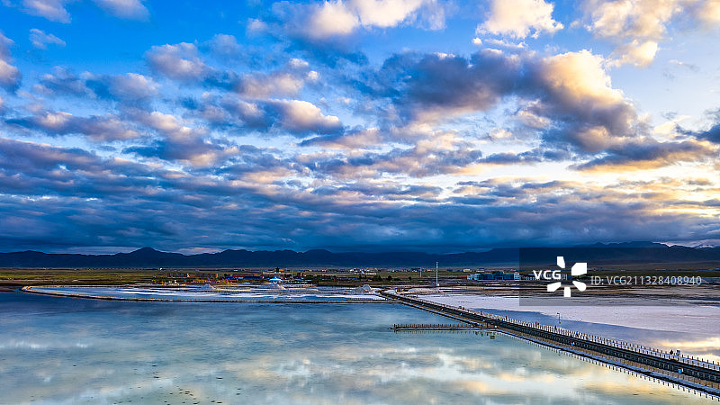 青海卡盐湖天空之镜风光图片素材