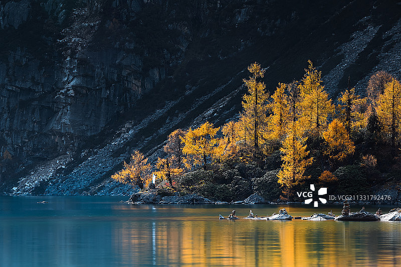 四川甘孜藏族自治州丹巴葫芦海的秋色图片素材