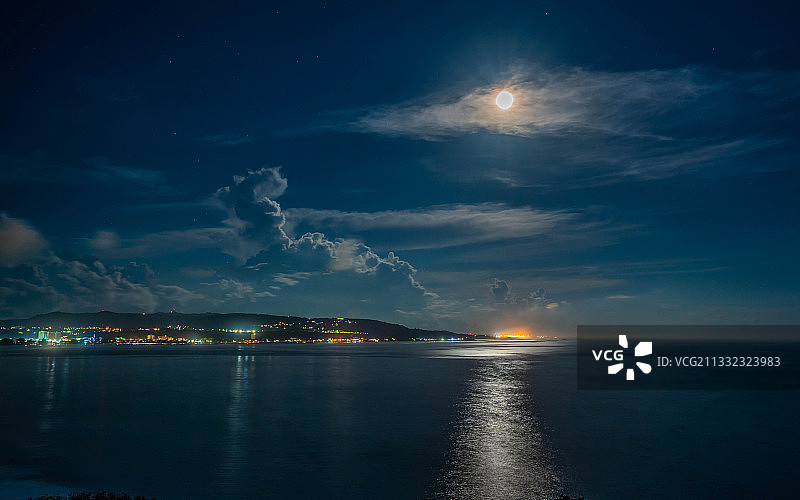 夜晚大海与天空的景色图片素材