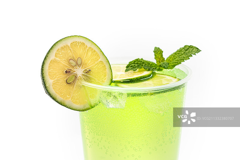 背景分离的绿色柠檬饮料图片素材
