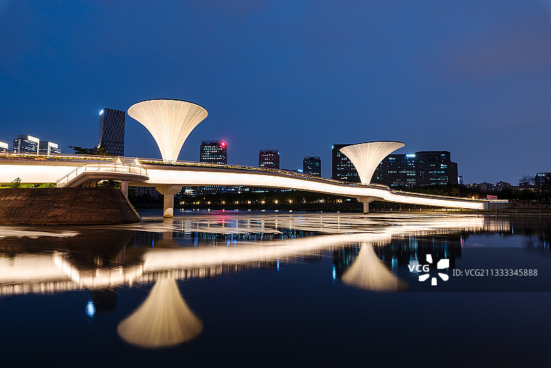 城市现代桥梁夜景图片素材