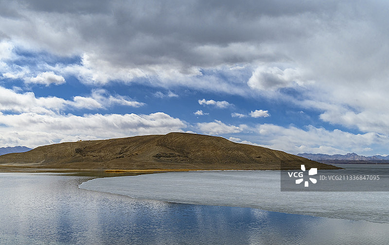 西藏：三月下旬阿里高原风光及班公湖图片素材