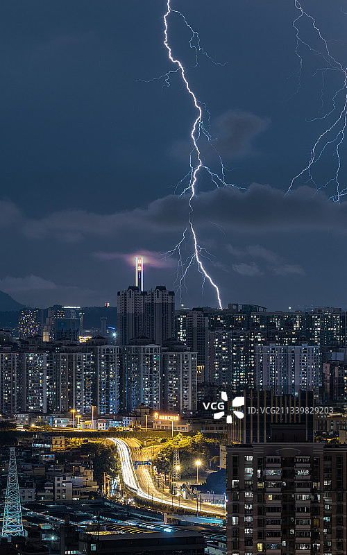 广州番禺方向闪电夜景图片素材