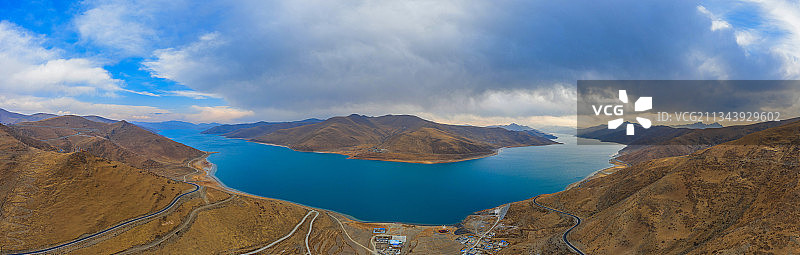 西藏三大圣湖之一的羊卓雍措图片素材