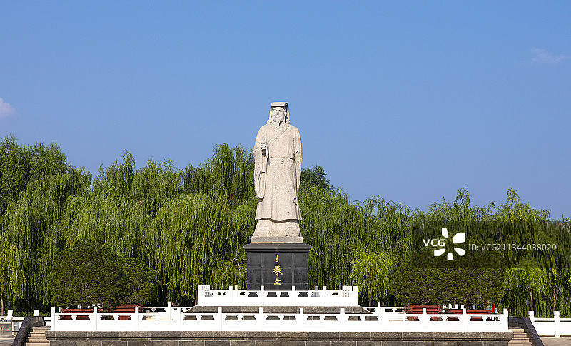 山东省临沂市书法广场王羲之雕像图片素材