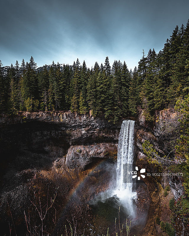 加拿大，惠斯勒，森林瀑布的风景图片素材