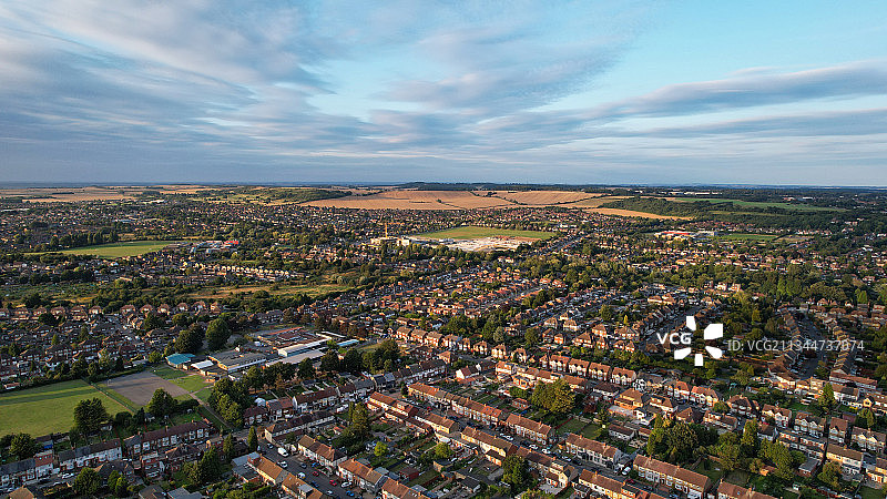 英国，卢顿，英国，城市景观对天空的高角度视图图片素材