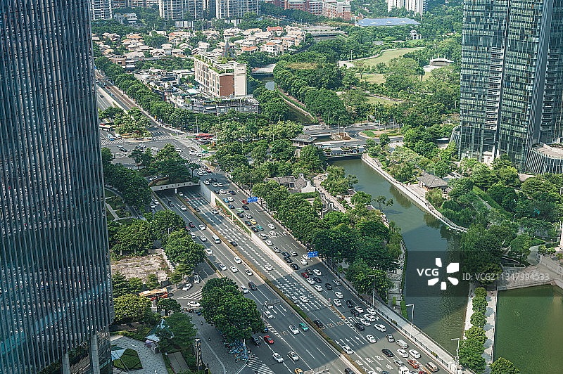 高空俯视广东广州天河猎德隧道车流量，城市风光，繁忙时刻图片素材