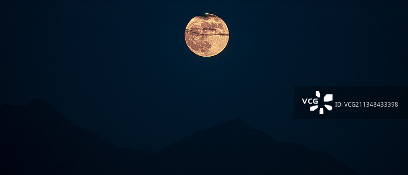 翡翠湖，月升风光实拍图图片素材