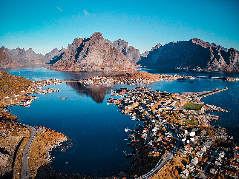 挪威北欧欧洲航拍小镇山海大西洋秋天航拍大疆海洋世界尽头俯拍图片素材