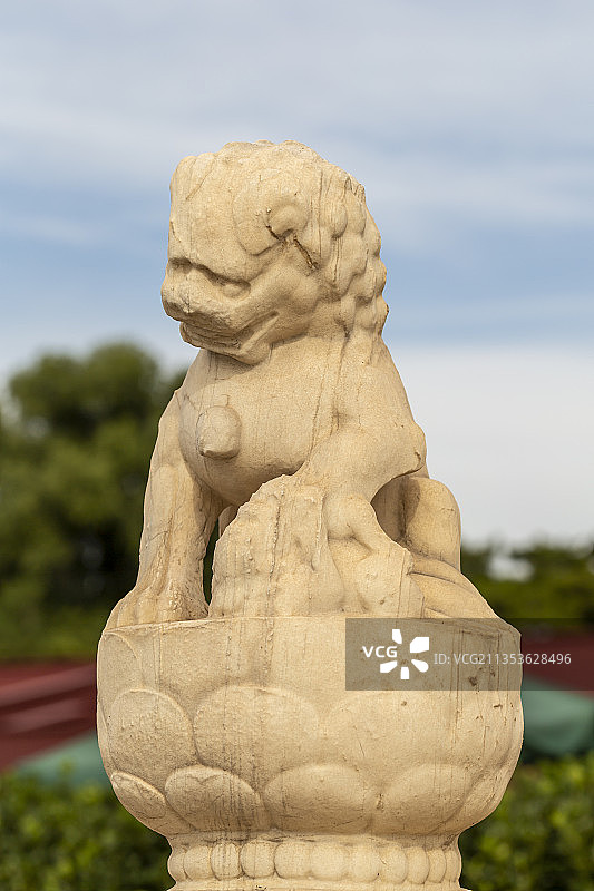 北京天安门城楼前华表底座四周上的石狮子图片素材
