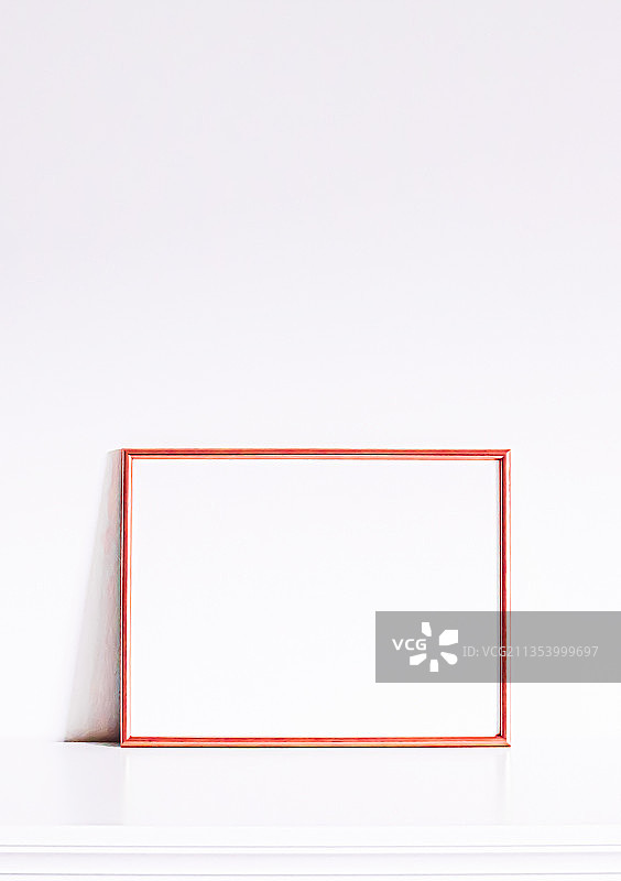 空白的画框与白色背景图片素材
