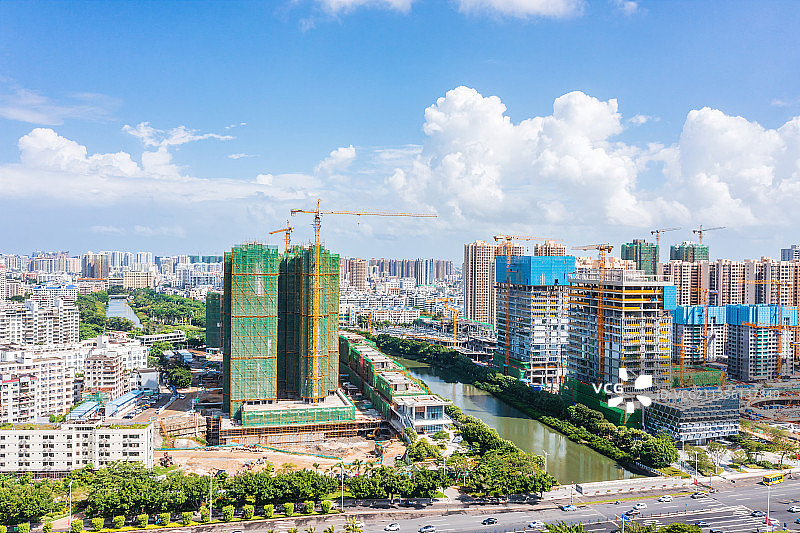 海南省海口市琼山区正在施工建设的国沣城市与雅居乐中心图片素材
