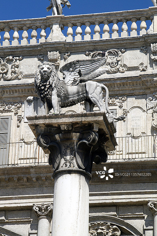 埃尔贝广场的翼狮雕像图片素材