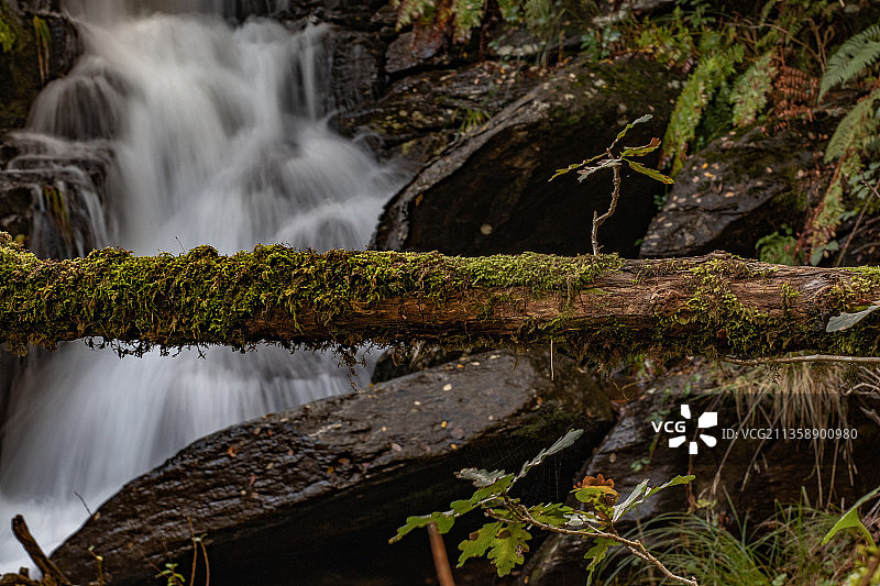 森林瀑布的风景，维米安索，西班牙图片素材
