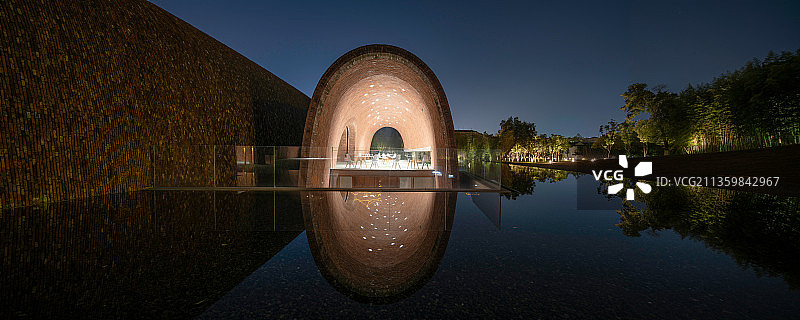 景德镇御窑博物馆夜景。中国，江西省。图片素材